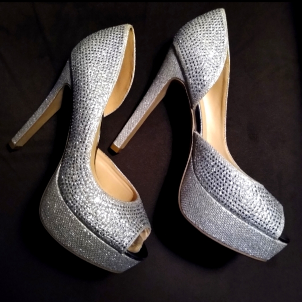 👠 $25 SALE! Speed Limit 98 Stilettos